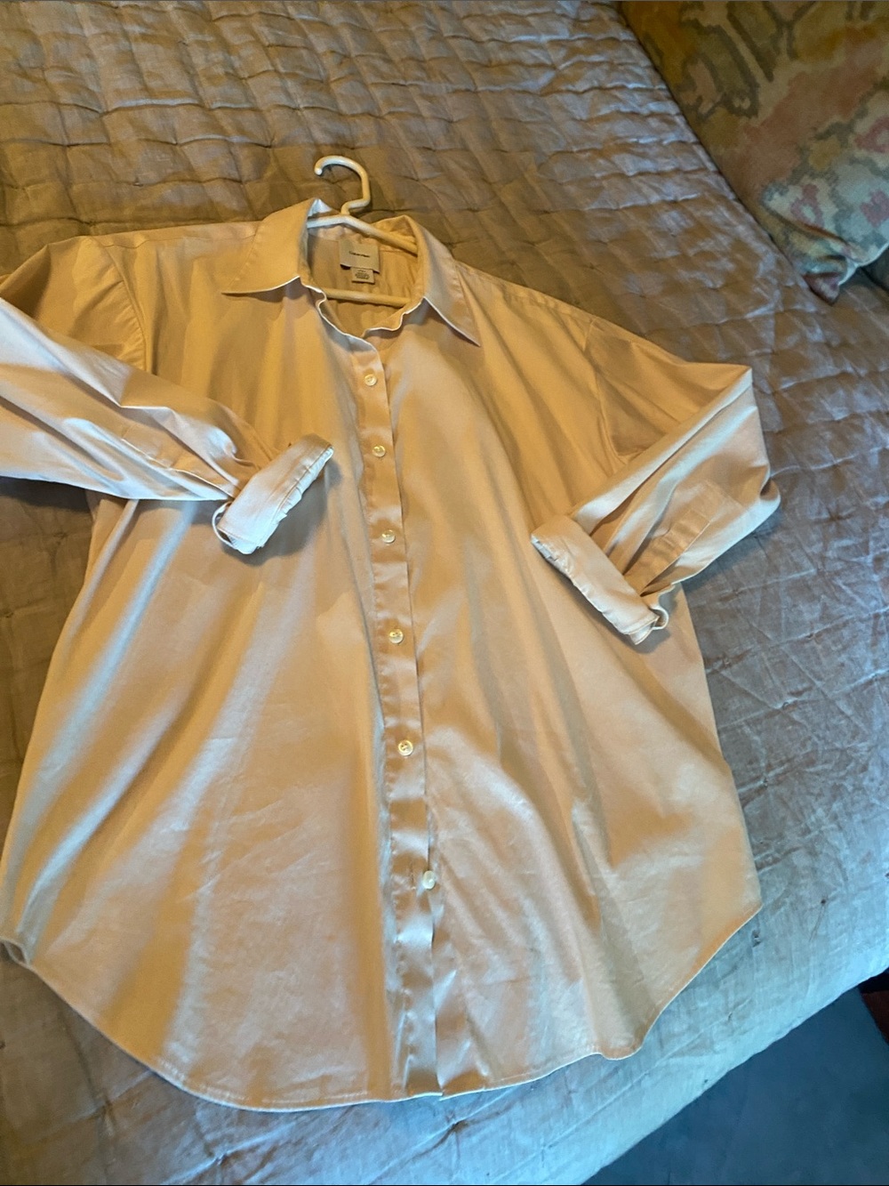 Classic Women’s Calvin Klein oversized Button-Down Shirt in Cream